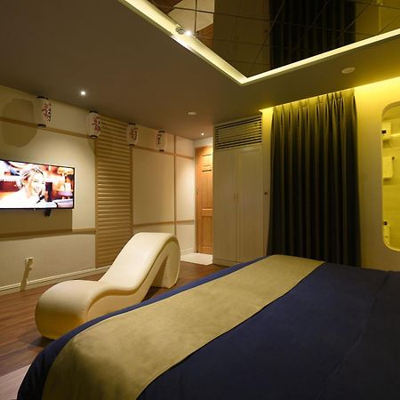 Chiic House 1 - Khach San Tinh Yeu Hotel ดานัง ภายนอก รูปภาพ